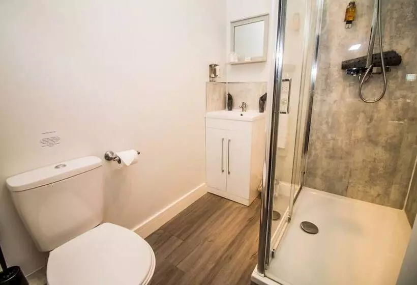 Hostel The Saxon Inn