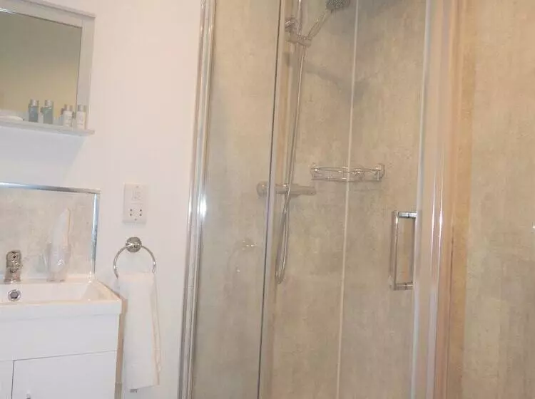 Hostel The Saxon Inn