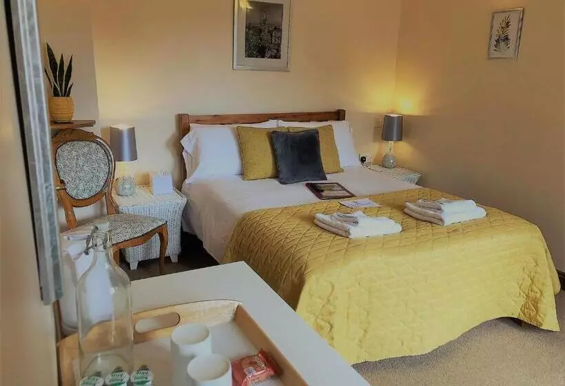 Aamiaismajoitus (B&B) High View Cottage