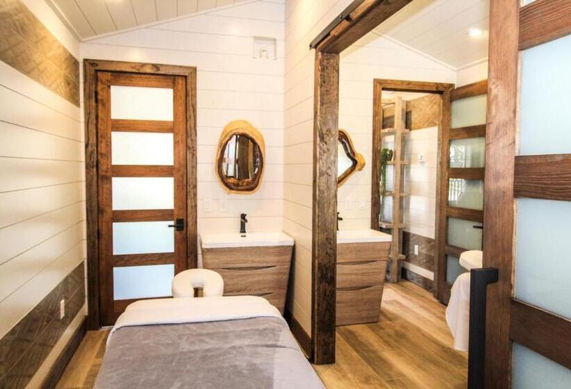 Отель Bali Hai Beachfront Resort And Spa