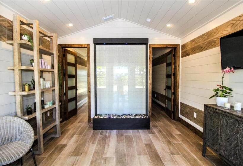 Отель Bali Hai Beachfront Resort And Spa