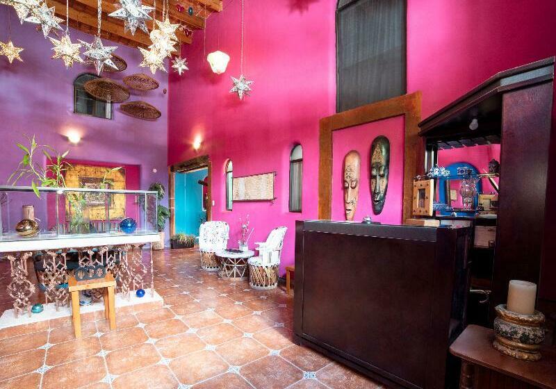 هتل Capital O Next Yard & Suites Tequisquiapan