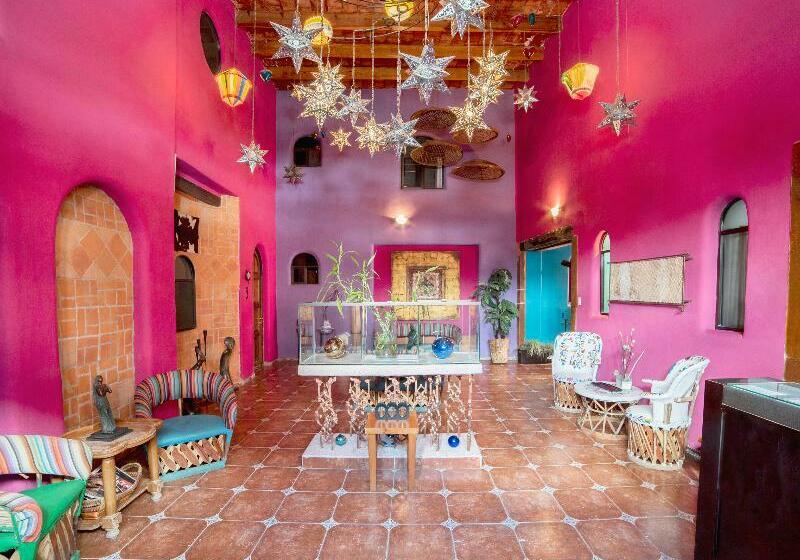 هتل Capital O Next Yard & Suites Tequisquiapan