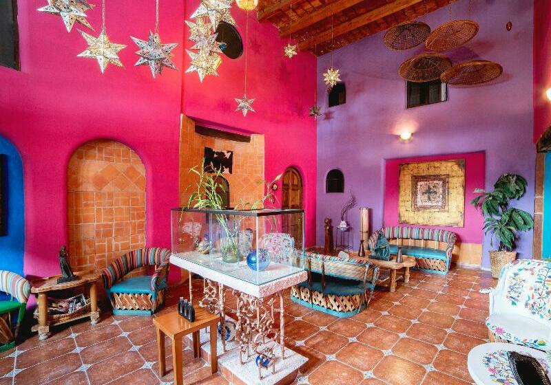 هتل Capital O Next Yard & Suites Tequisquiapan