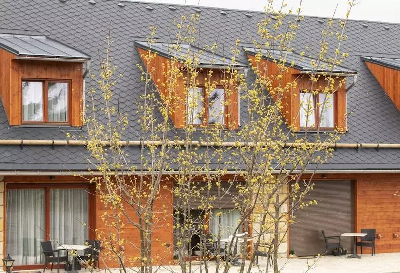 Hotelli Rezidence Pihel