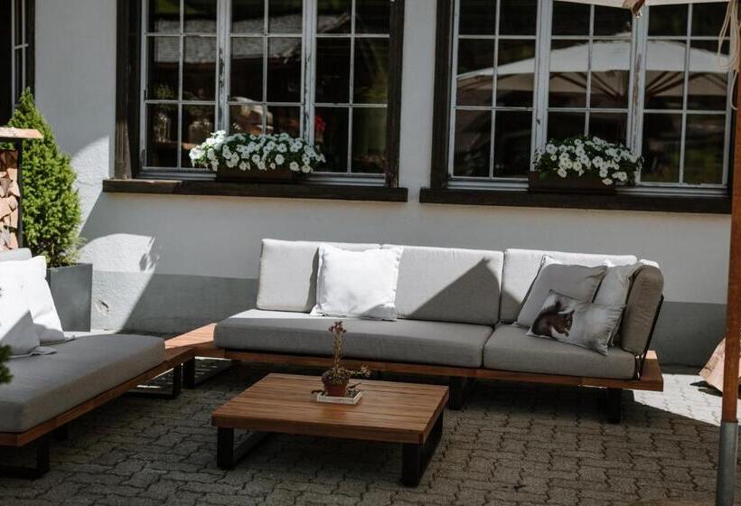 مبيت وإفطار Wildstrubel Lodge