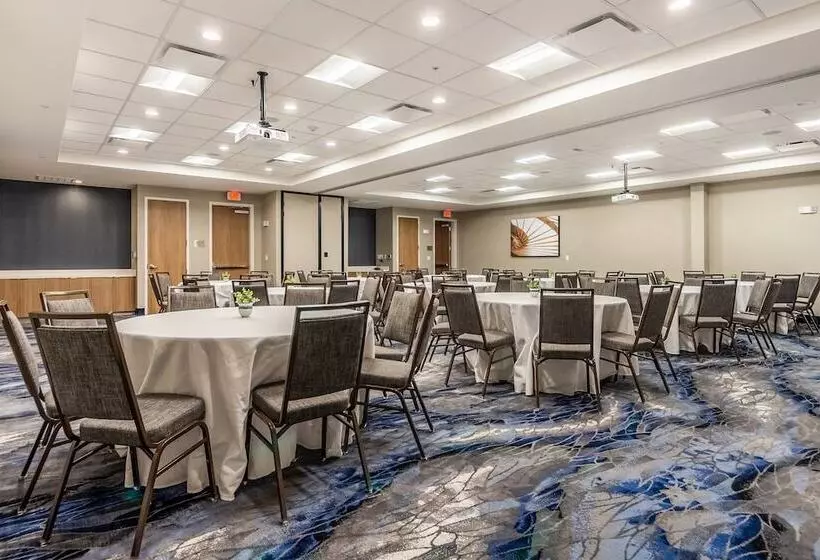 Hotelli Fairfield Inn & Suites By Marriott Dallas Dfw Airport North Coppell Grapevine