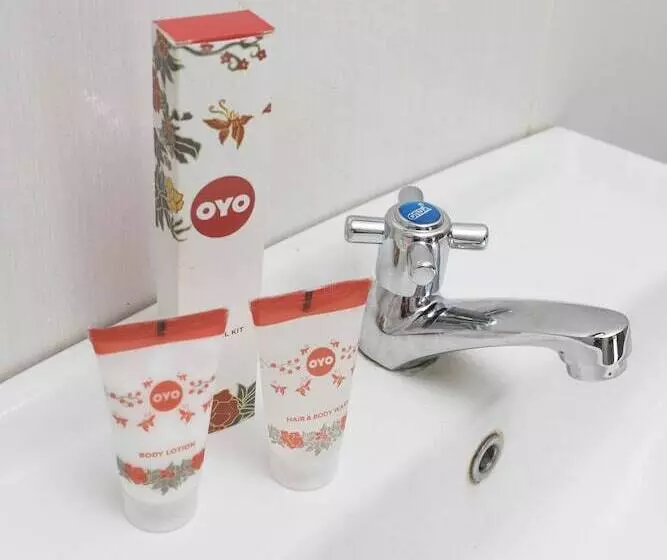 ホテル Oyo 618 Top Residence