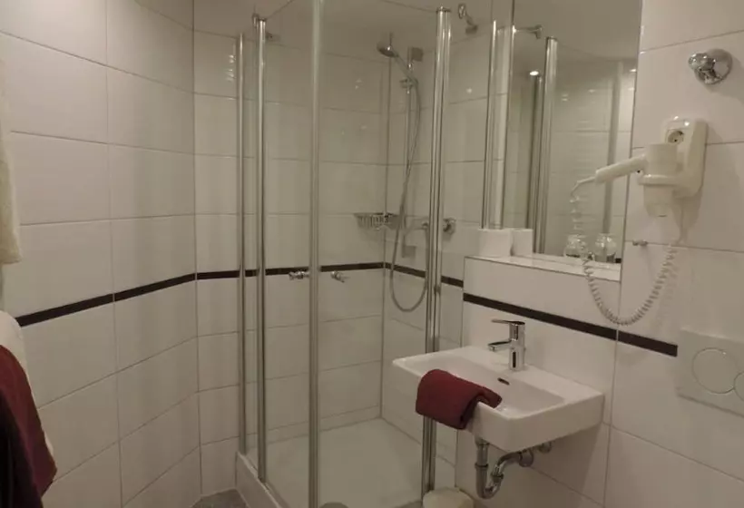 Hotelli Gasthof Zur Sonne