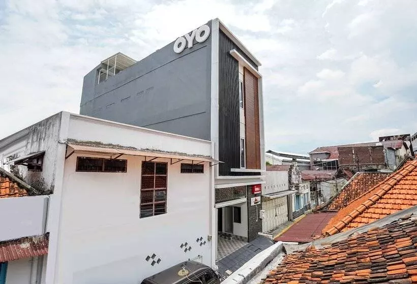 ホテル Oyo 614 Graha 8 Syariah