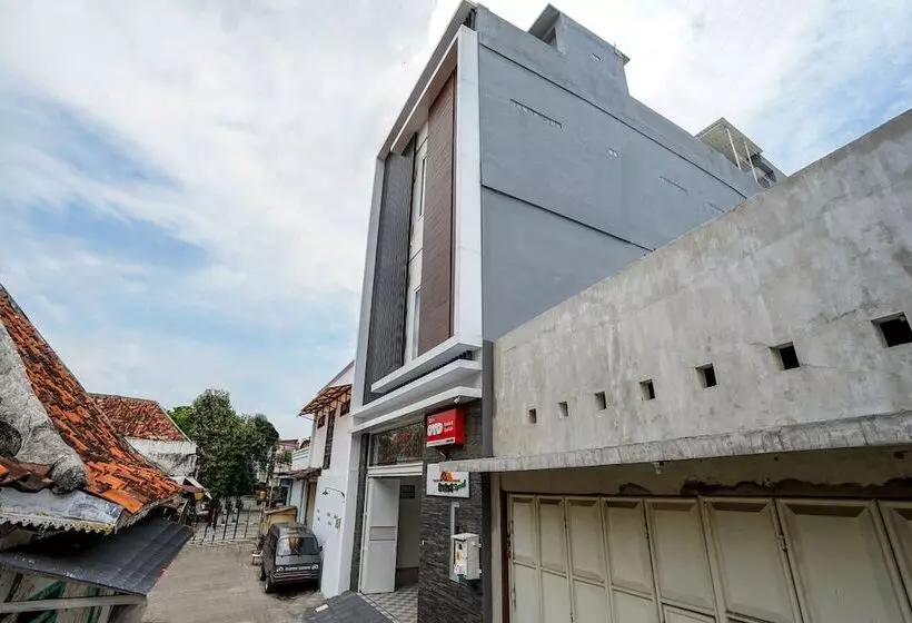 ホテル Oyo 614 Graha 8 Syariah
