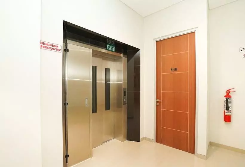 ホテル Oyo 614 Graha 8 Syariah
