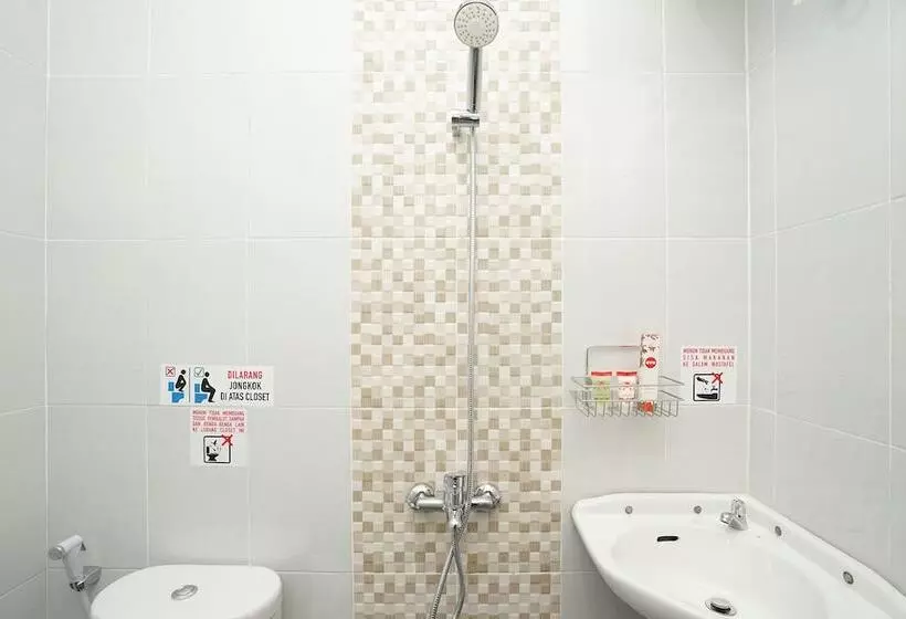 ホテル Oyo 614 Graha 8 Syariah