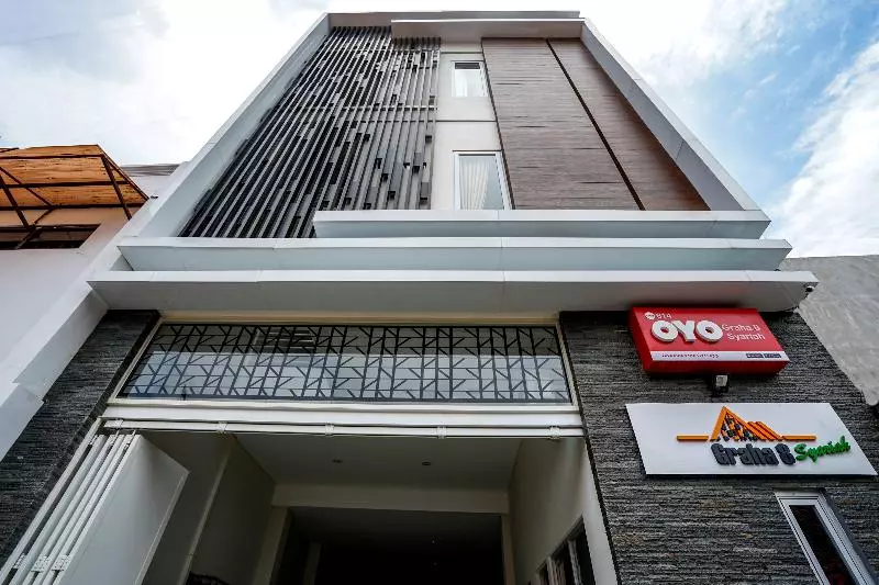 ホテル Oyo 614 Graha 8 Syariah