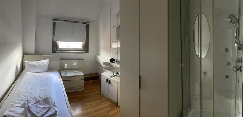 בית מלון כפרי Linde Restaurant &