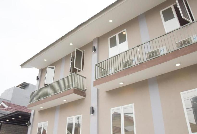 بنسيون Reddoorz Plus Syariah Near Manggarai Station 3