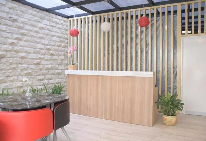 ペンション Reddoorz Plus Syariah Near Manggarai Station 3