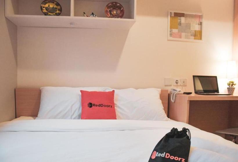 بنسيون Reddoorz Plus Syariah Near Manggarai Station 3