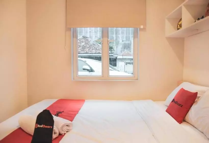 ペンション Reddoorz Plus Syariah Near Manggarai Station 3