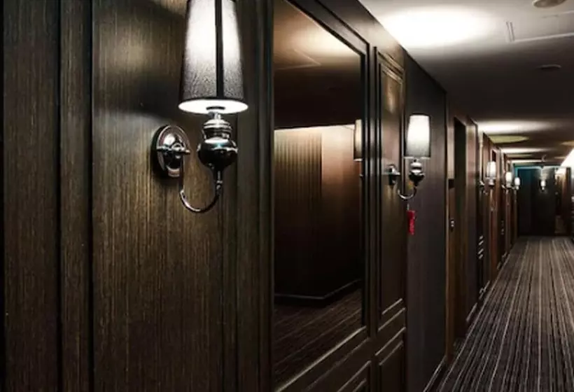Hotel Wanted