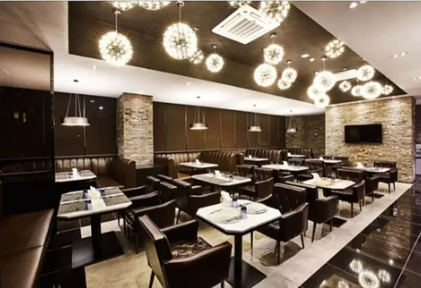 Hotel Wanted