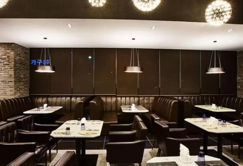 Hotel Wanted
