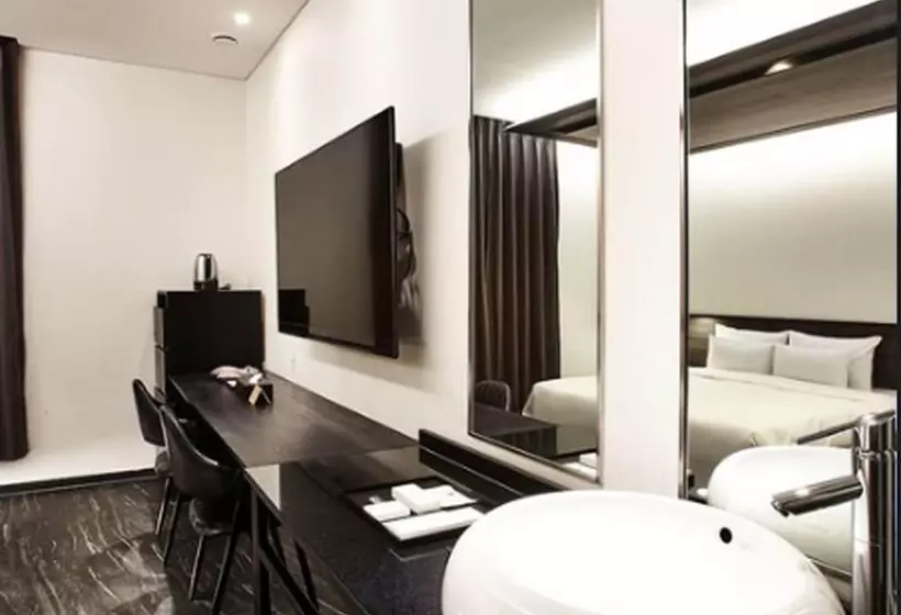 Hotel Wanted