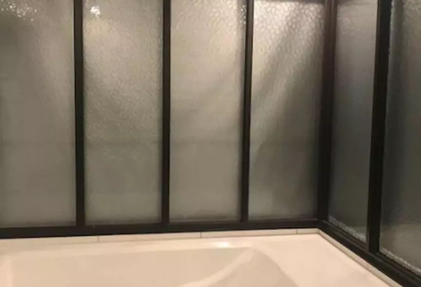 Hotel Wanted