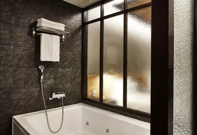 Hotel Wanted