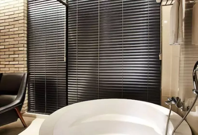 Hotel Wanted