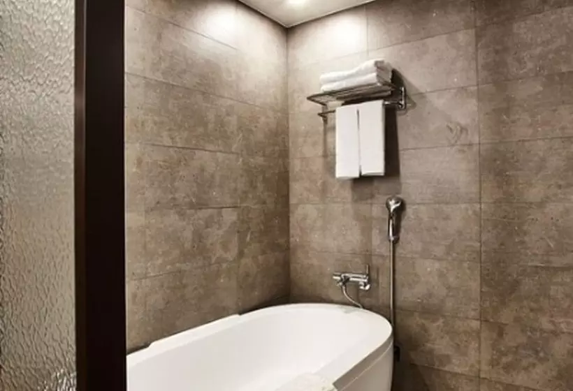 Hotel Wanted