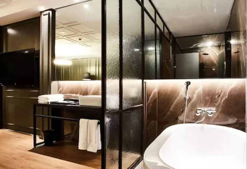 Hotel Wanted