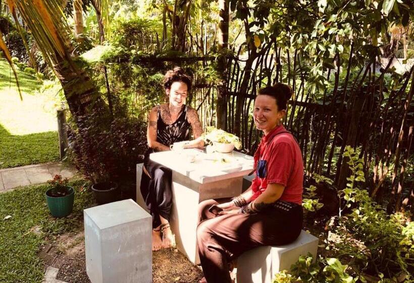 Пансион Thusitha S Nest