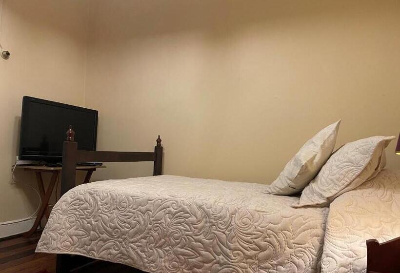 هاستل Casa Dos Leones