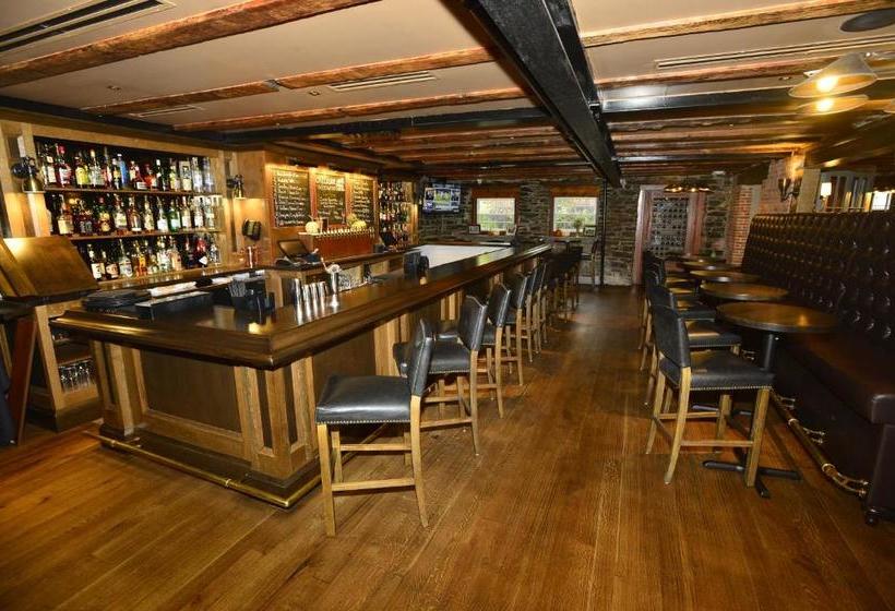 ユースホステル Farmer's Creekside Tavern & Inn