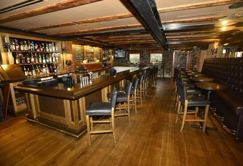 ユースホステル Farmer's Creekside Tavern & Inn