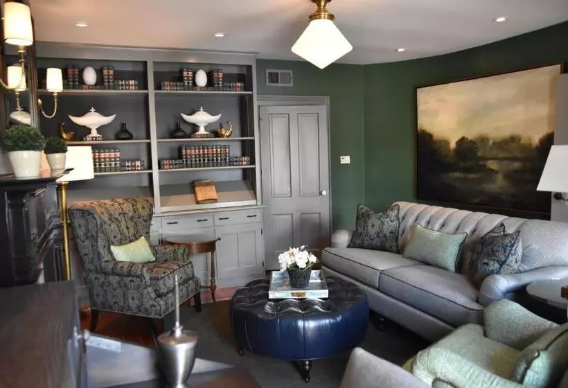 ユースホステル Farmer's Creekside Tavern & Inn