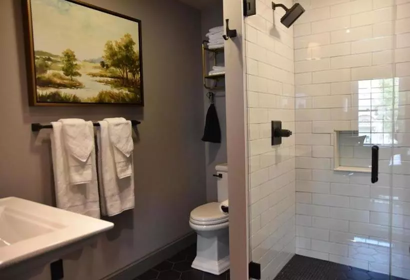 ユースホステル Farmer's Creekside Tavern & Inn