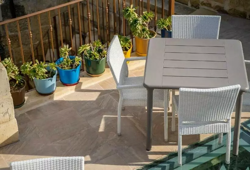 تختخواب و صبحانه Ta Pinu Guesthouse