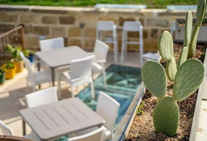 تختخواب و صبحانه Ta Pinu Guesthouse