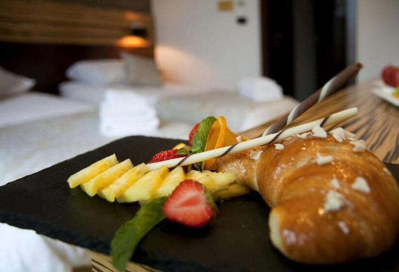 Gold Club Hotel & Casino