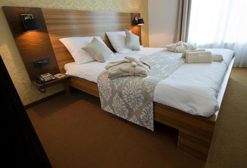 Gold Club Hotel & Casino