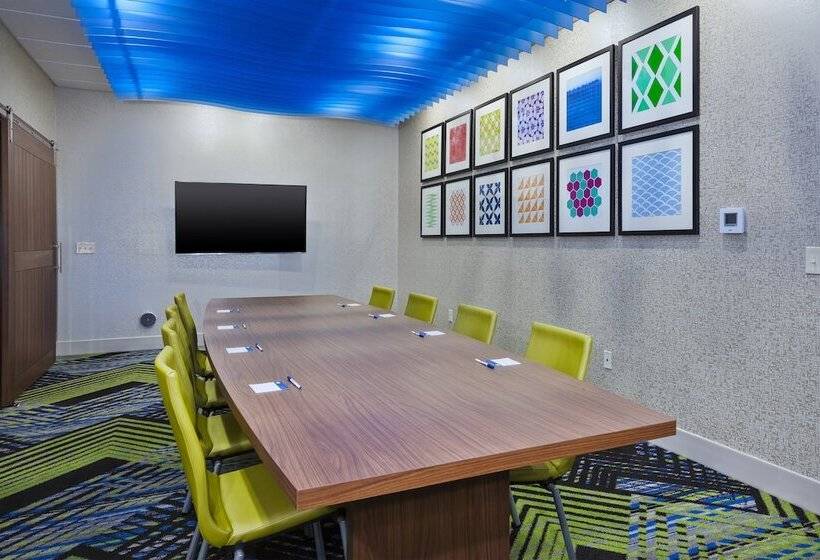 فندق Holiday Inn Express & Suites   Painesville   Concord, An Ihg