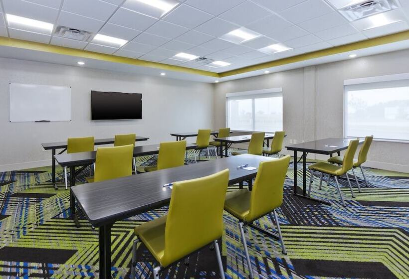 فندق Holiday Inn Express & Suites   Painesville   Concord, An Ihg