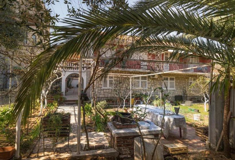 پانسیون Astakos Apartments Budva