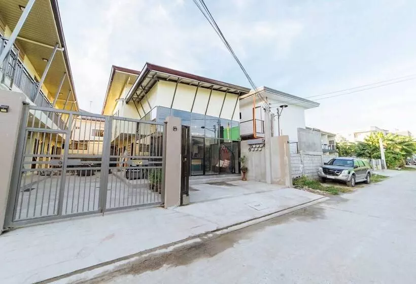 Hotelli Reddoorz Plus @ Casa Lucia Sindalan San Fernando City Pampanga