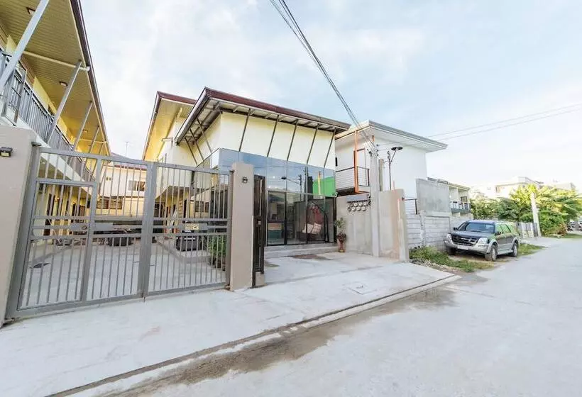 Hotelli Reddoorz Plus @ Casa Lucia Sindalan San Fernando City Pampanga