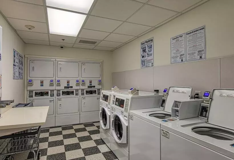 Hotelli Uptown Suites Extended Stay Tampa Fl   Riverview