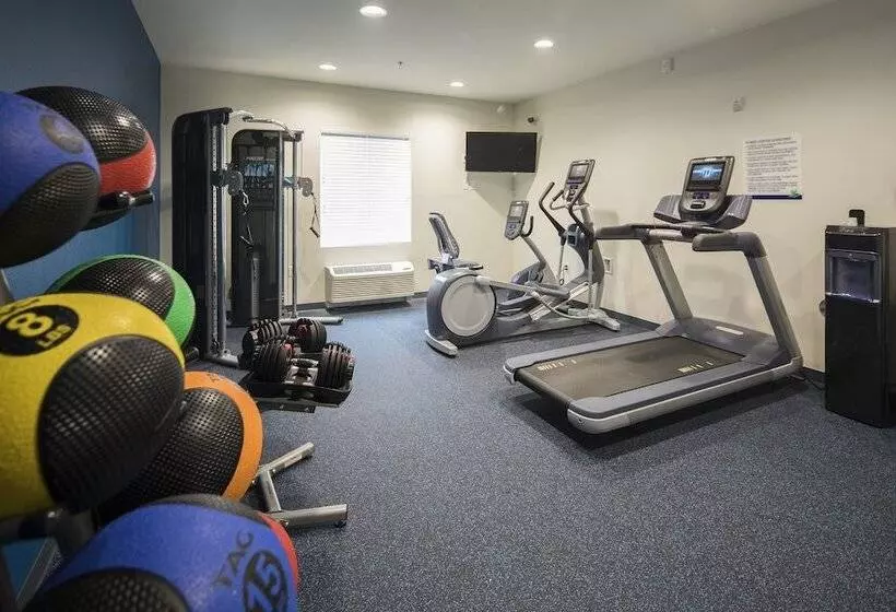 Hotelli Uptown Suites Extended Stay Tampa Fl   Riverview