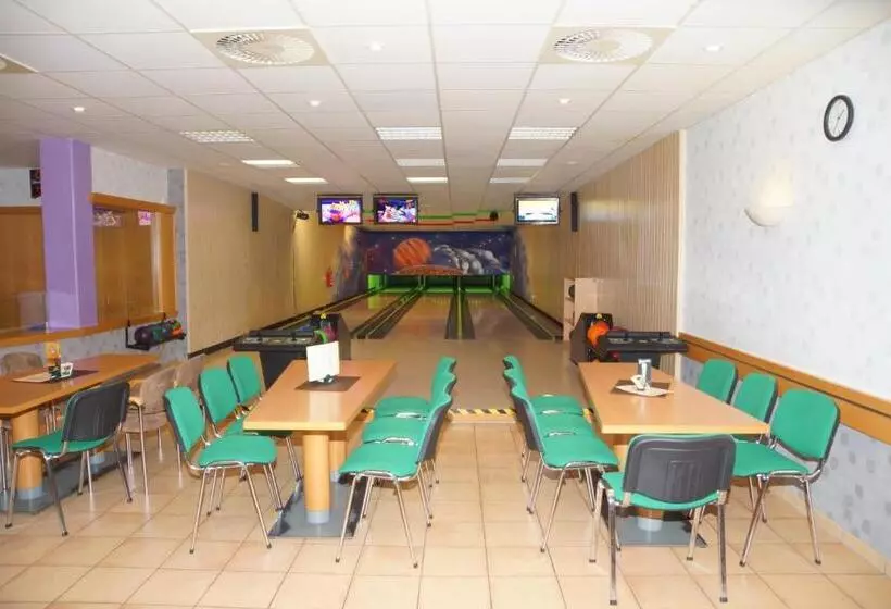 Warias Hotel & Restaurant